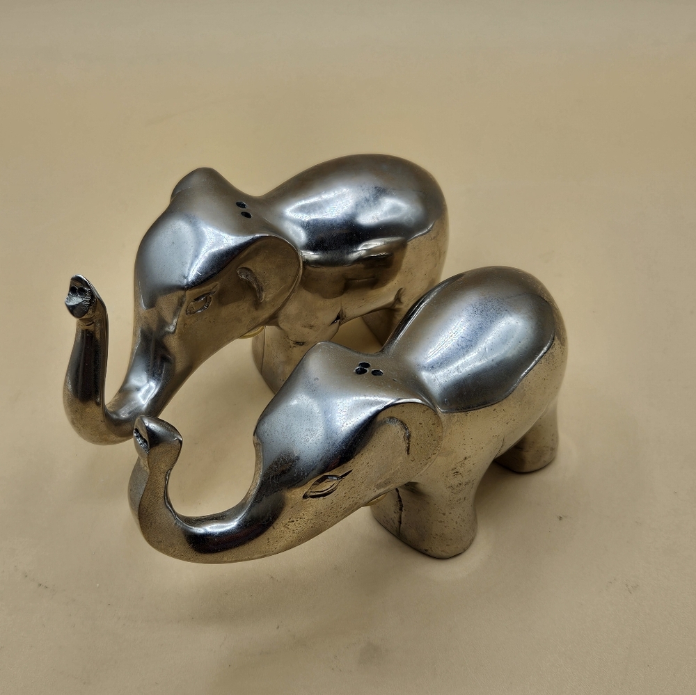 Pottery Barn Metal Silver Trunk Up Elephant Salt & Pepper Shakers